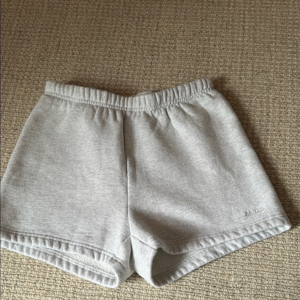 Women’s Aritzia Sweatfleece Gray shorts!! NEVER WORN!!!